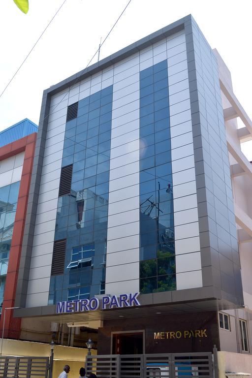 Hotel Metro Park Chennai Esterno foto